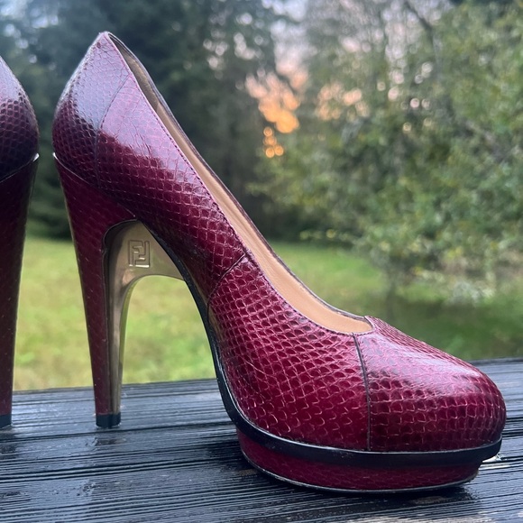 FENDI Burgundy Red Snakeskin Leather Gold Platforms Heels Pumps Rare - Picture 5 of 16